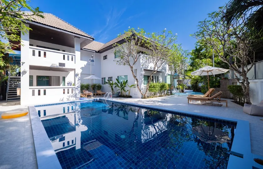 Phuket Leisure Time Hotel - Image 1