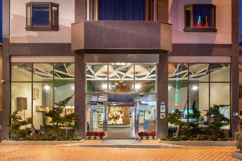 Yadi Hotel - Image 1