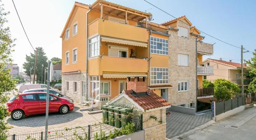 Apartment Radalj - Image 1