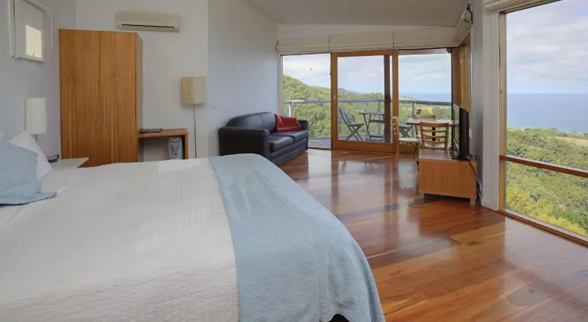 Chris's Beacon Point Restaurant & Villas - Image 1