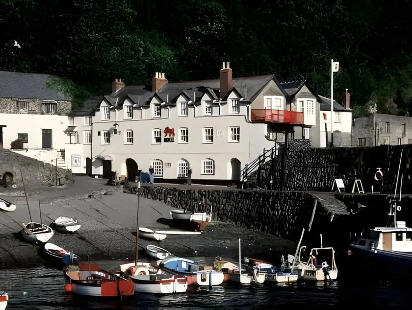 Red Lion Hotel - Image 1