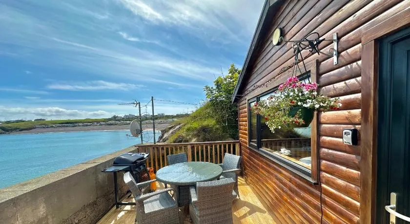 Cosy Portmor Log Cabin- Sea views, Deck & Relaxation - Image 1