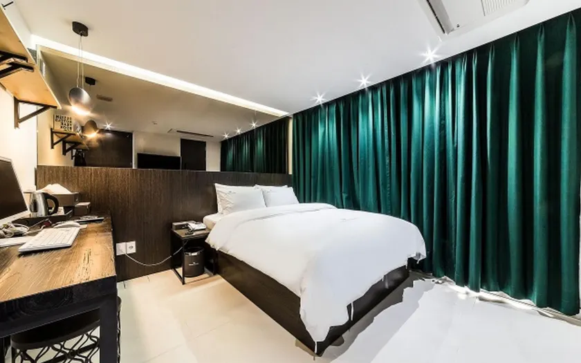 Waltz hotel - Image 1