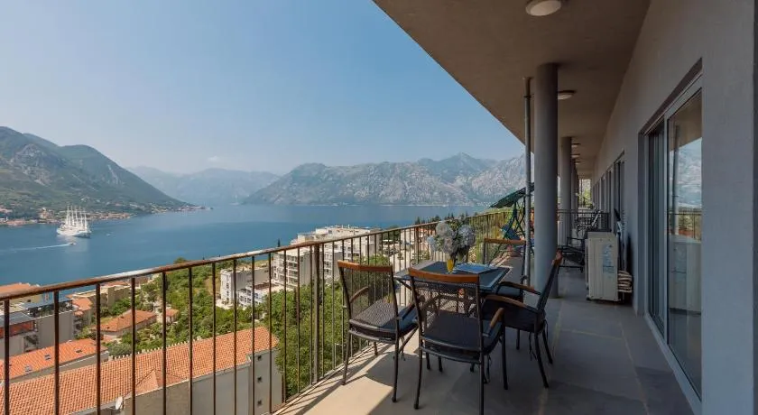 Skyline Shore with Sea View - Image 1