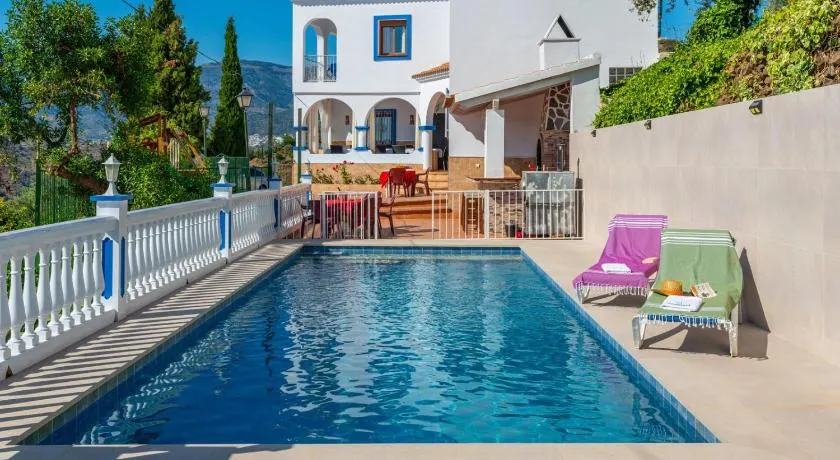 Beautiful Home in Sayalonga With Wifi and 6 Bedrooms - Image 1