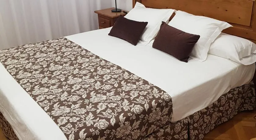 Hostal La Parada - Image 1
