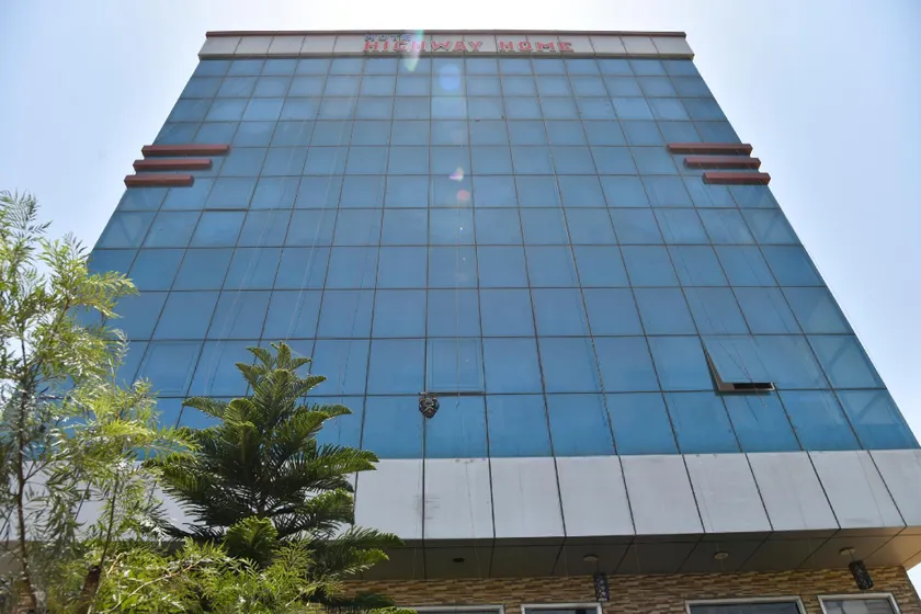 OYO 41006 Hotel Highway Home - Image 1