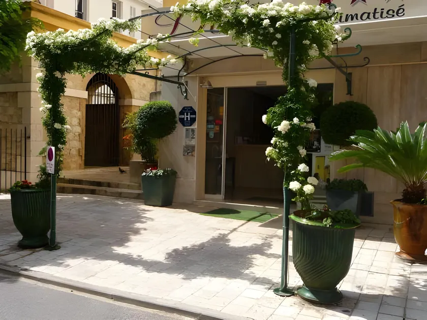 Logis Hotel Diana - Image 1