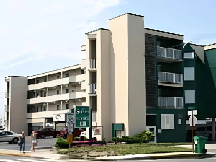 Hotel Dewey - Image 1
