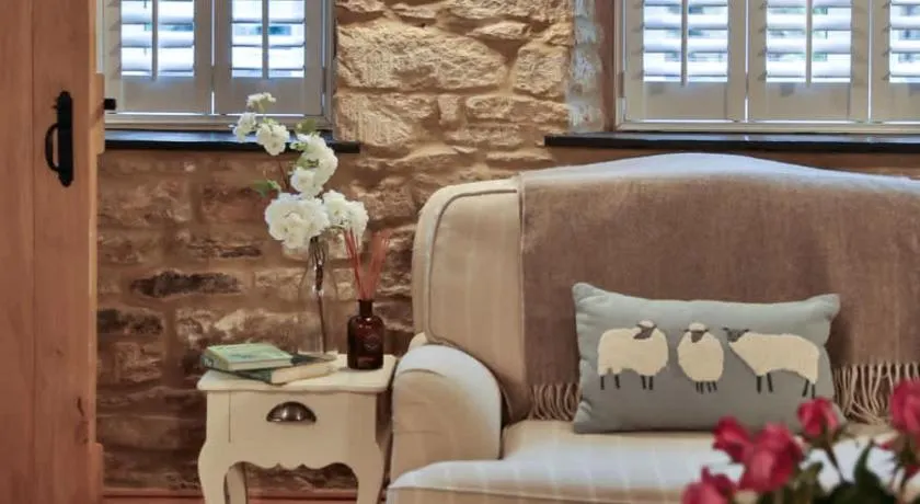 Alexis Cottage Tetbury Cotswolds - Image 1