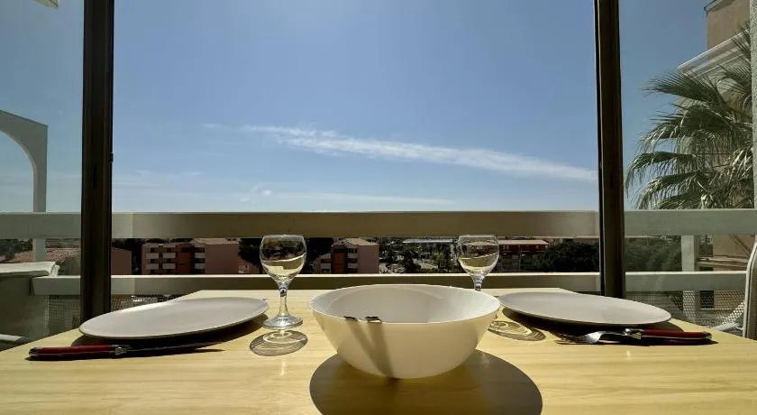 Sete T2 avec piscine, parking, proche des plages - Image 1
