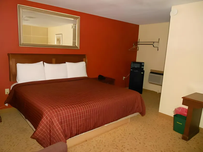 Slumberland Motel Mount Holly - Image 1