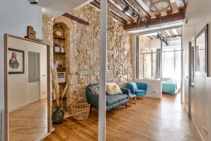 New Stunning 4 Bdrs Apt, With AC – Le Marais - Image 1