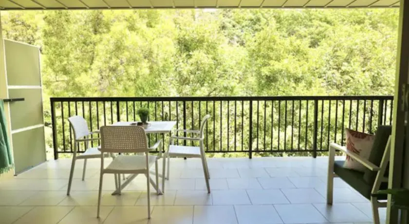 Tranquil treetop retreat minutes from the beach 7405 - Image 1