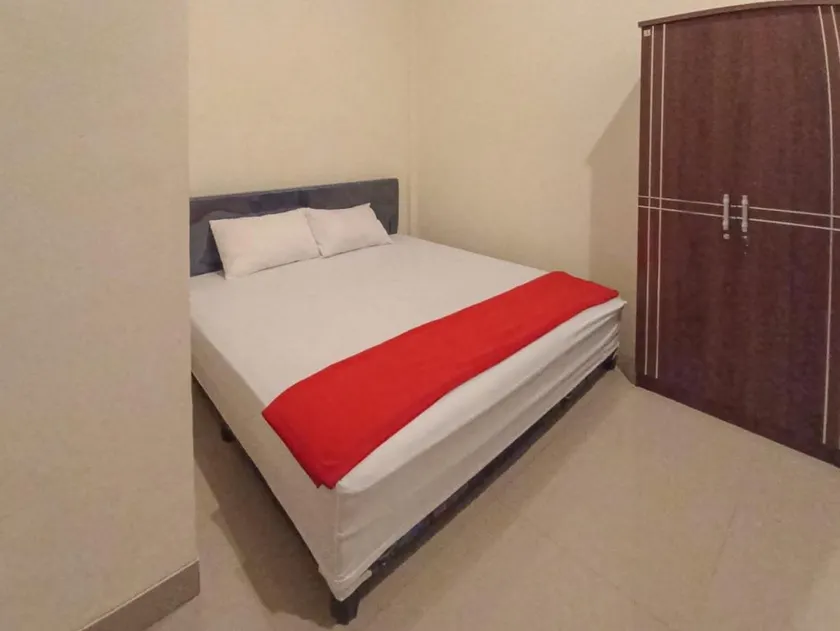RedDoorz Syariah near Sentani City Square - Image 1