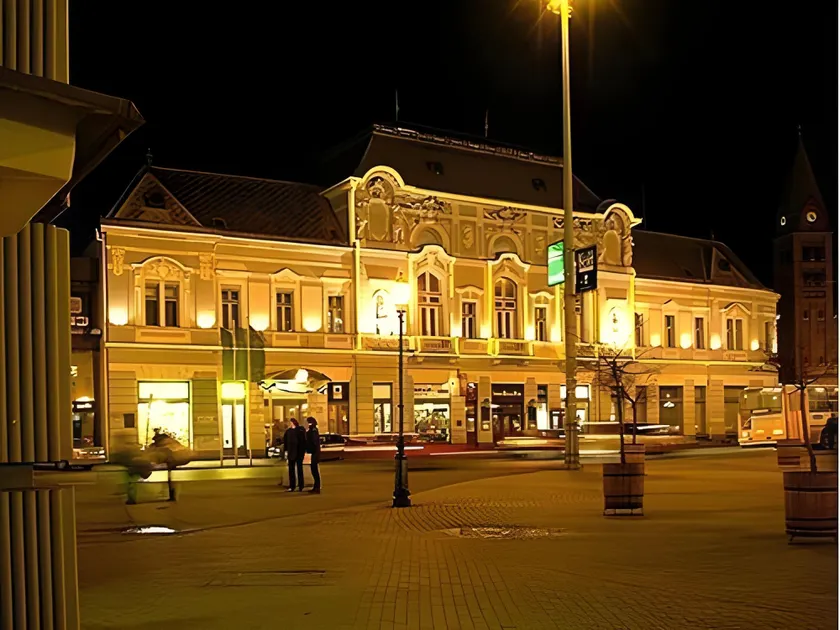 Korona Hotel - Image 1