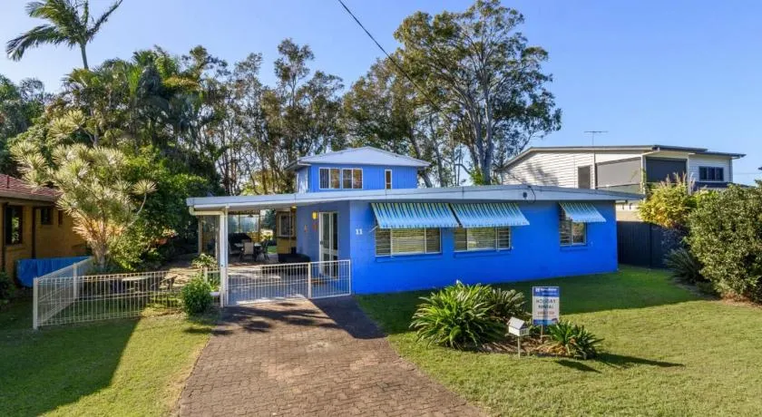 Bribie Beach House, Uferpromenade direkt gegenüber - Solander Esp, Banksia Beach - Image 1