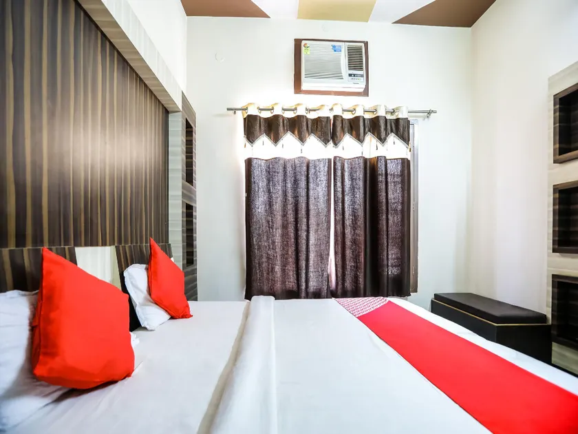 OYO 43866 Hotel Md - Image 1