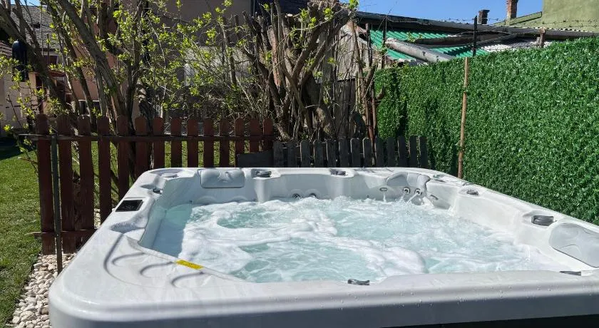 Bob Residence & pool - Image 1