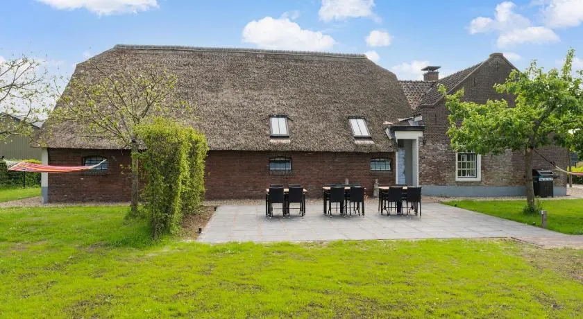 Beautiful new group home with panoramic views - Image 1