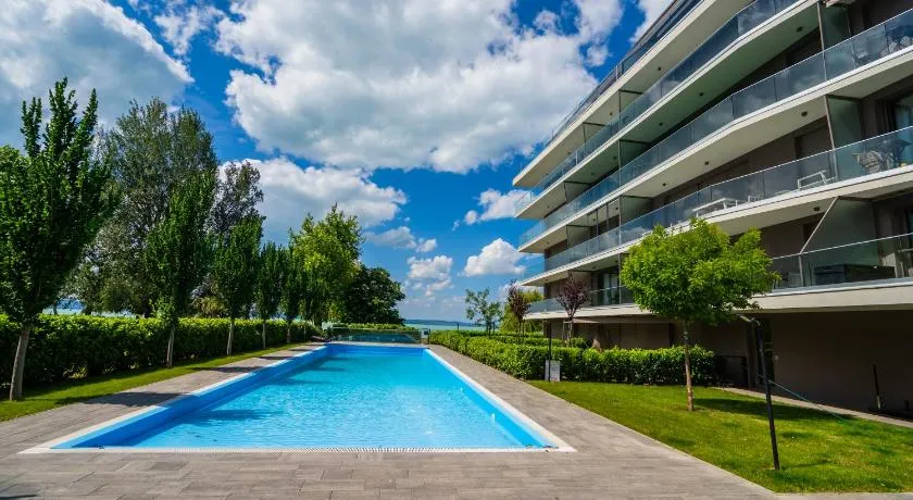 MyFlat Coral 61 Luxury Apartment - Image 1