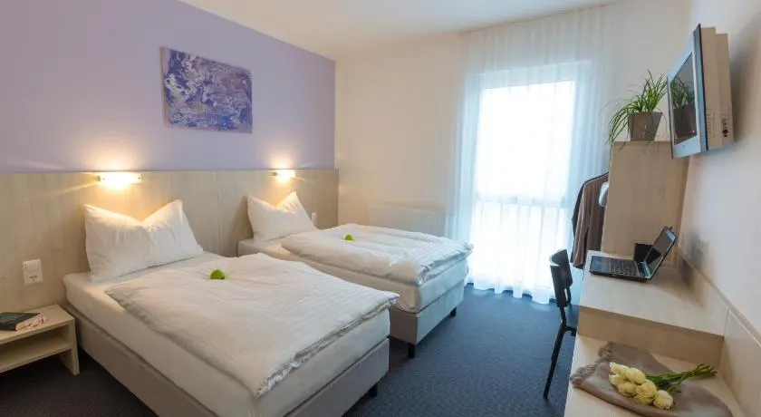Topmotel - Image 1