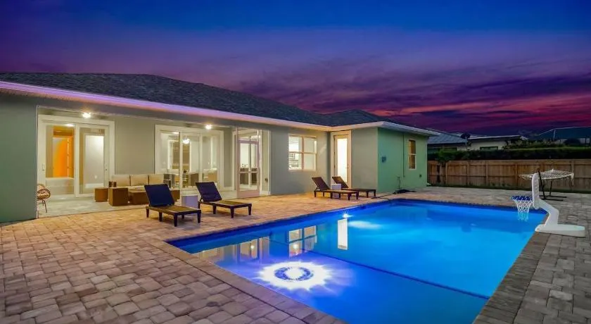 Sea La Vie Beach House - Image 1