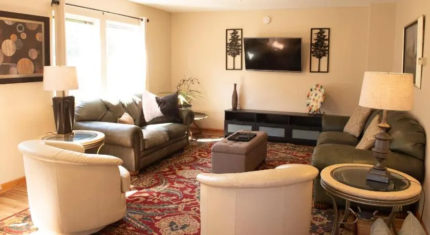 Biker Hiker friendly 3 bedroom by Strouds Run State Park - Image 1