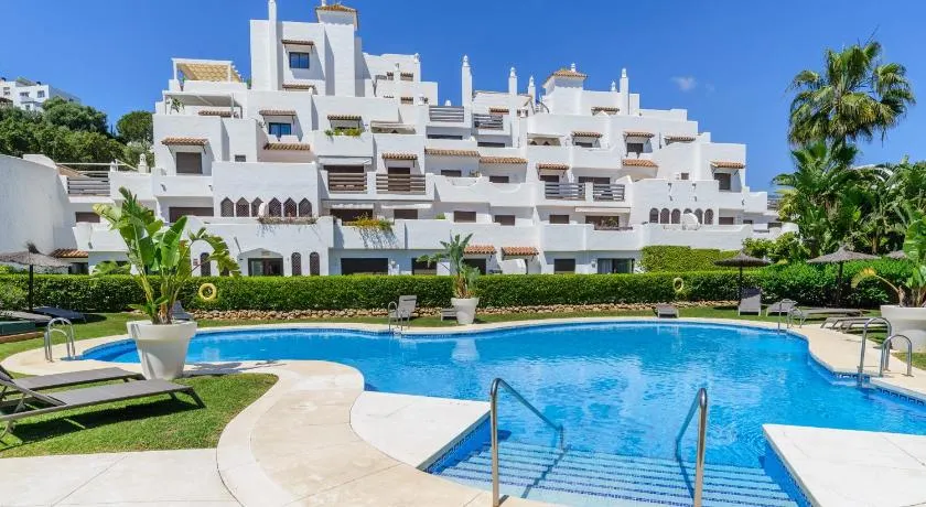 Golf Hills - Image 1