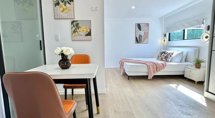 Coral 1bd-studio at Daisy hills-minutes to M1 highway - Image 1