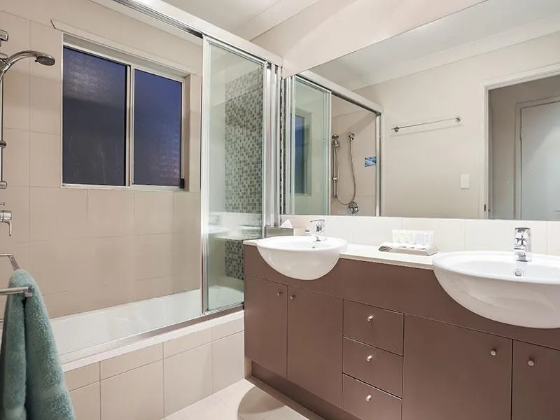 Hamilton Executive - Image 1