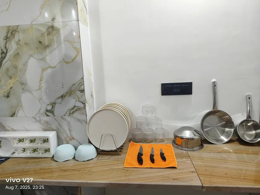 Aarvi's Homestay 2BHK AC Appartment with Kitchen - Image 1