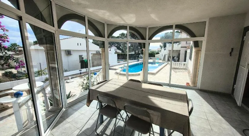 Amarella Costa Dorada - Apartamentos privados en villa mediterránea con amplia piscina y zonas BBQ - Image 1