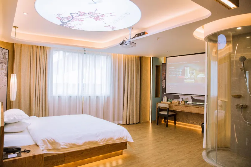 All-in-One Hotel - Image 1
