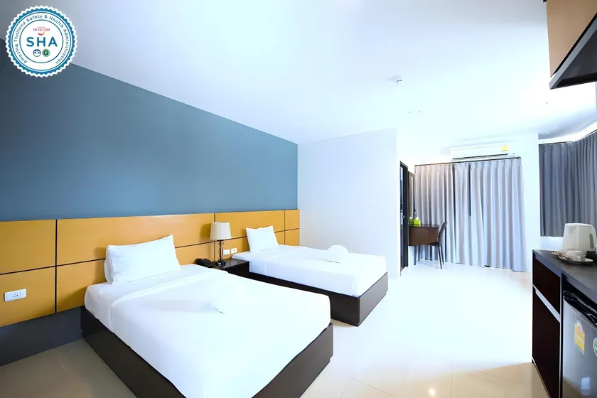 Lee Hotel - Image 1