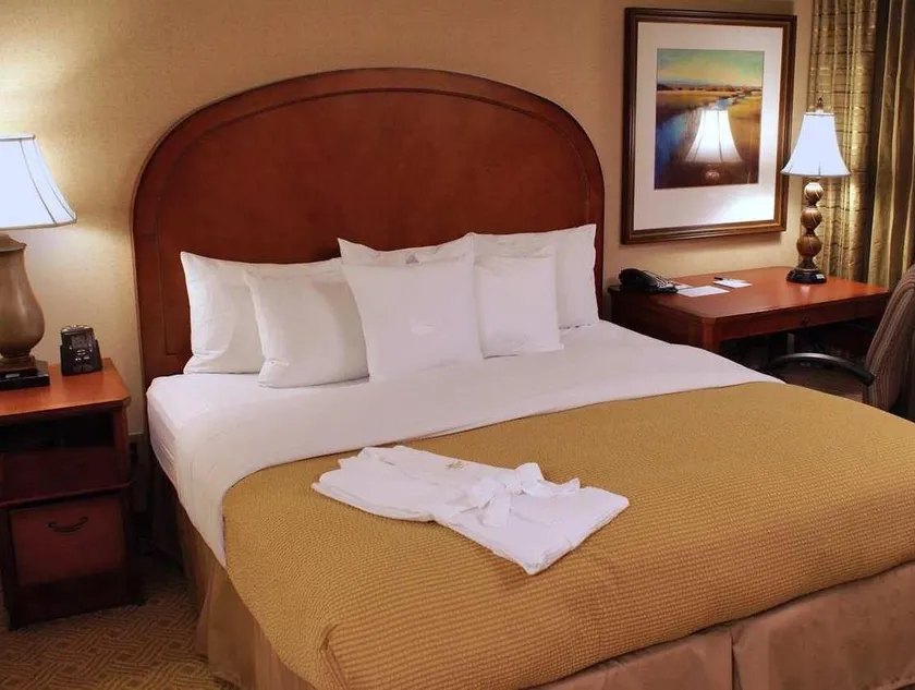 Addison Suites - Image 1