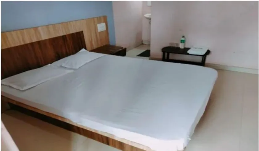 SPOT ON 82084 Gokul Hotel - Image 1