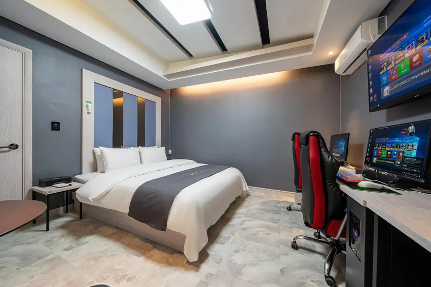 The Nox Hotel - Image 1