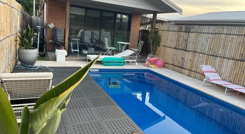Woy Woy Relaxing 6-Bedroom Holiday House with Pool - Image 1