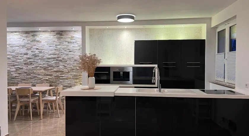 Barrierefreie Luxuswohnung mit Garten - Image 1
