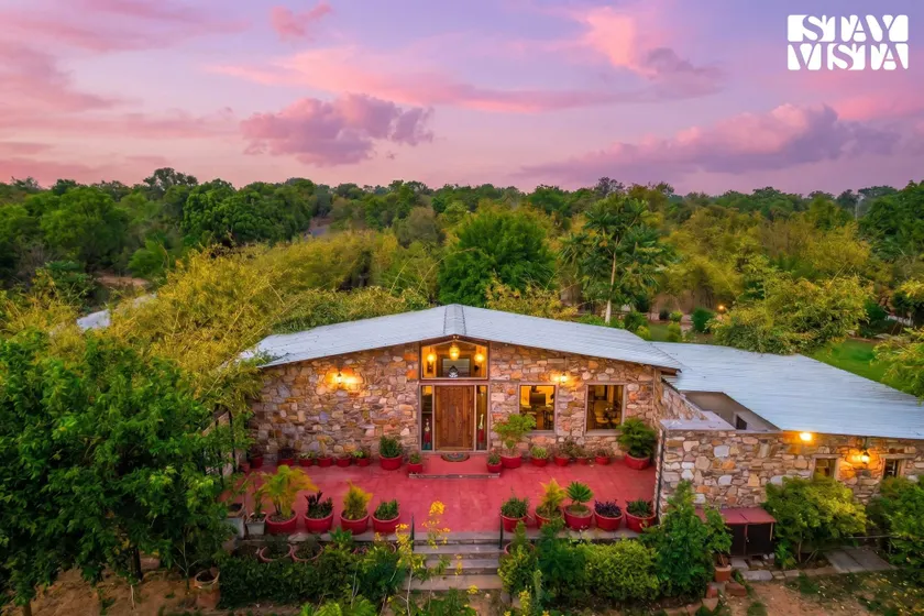 StayVista at Mulberry Tree House with Lawn, BBQ - Image 1