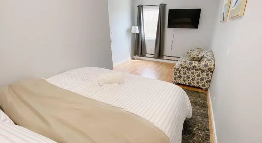 Private Apt King Suite, L.I, NY-Hamptons to NYC - Image 1
