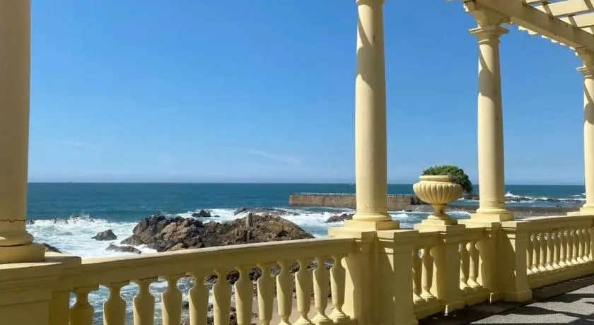 Luz Beach Room Porto - Image 1