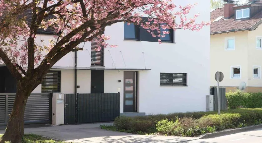 APARTMENT BIANCA, Salzburg city, contactless check-in, free parking - Image 1