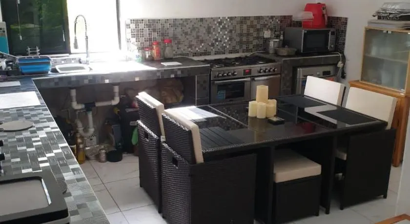 Cambridge Heights Guest House - Image 1