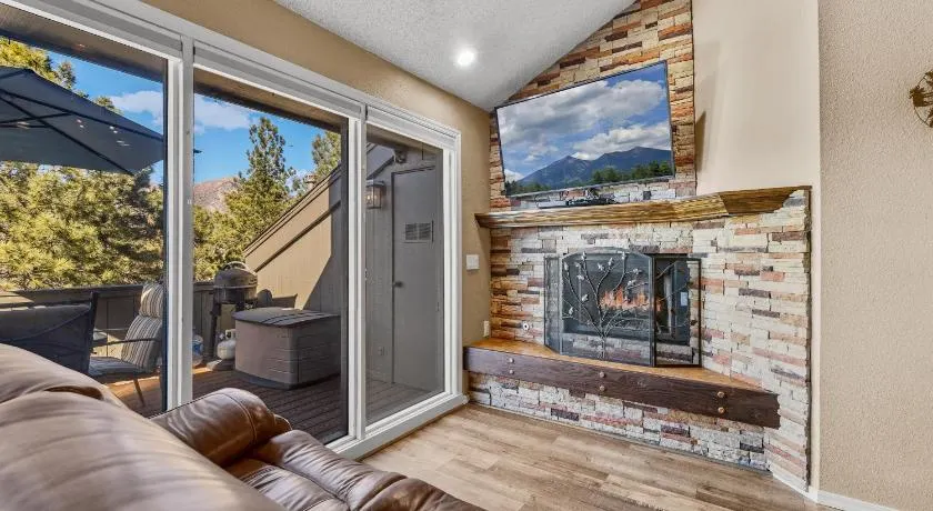 Charming Country Club Condo with Loft & Fireplace - Image 1