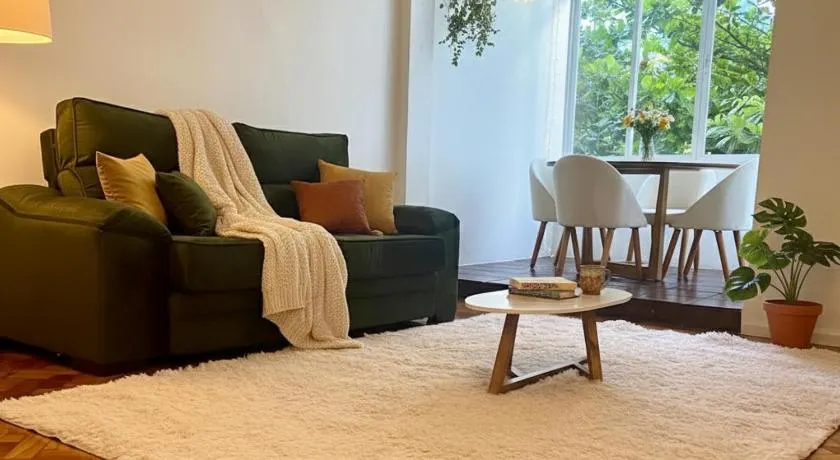 Apartamento Iluminado em Arpoador Ipanema - Image 1