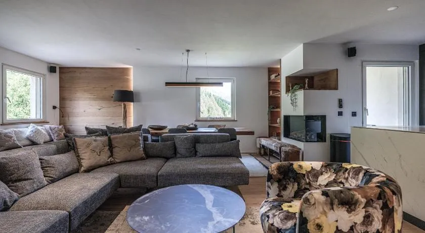 Luxury Mountain Apartment with Private Sauna and Underground Parking - Image 1