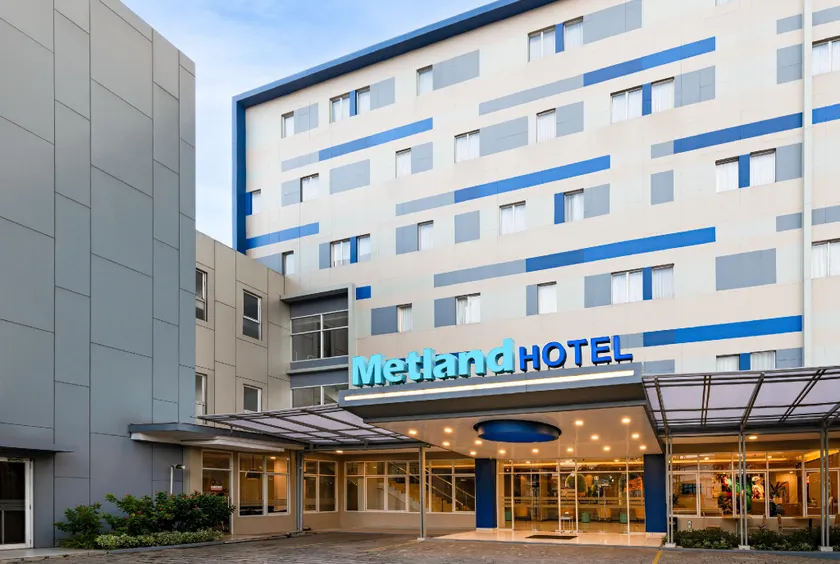 Metland Hotel Bekasi - Image 1
