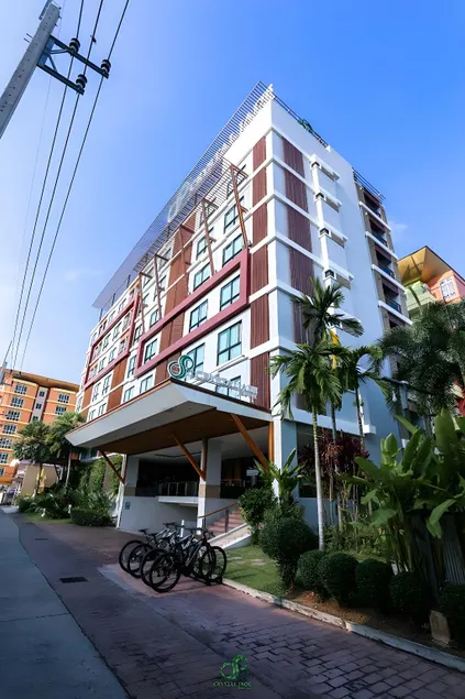 Crystal Jade Hotel - Image 1